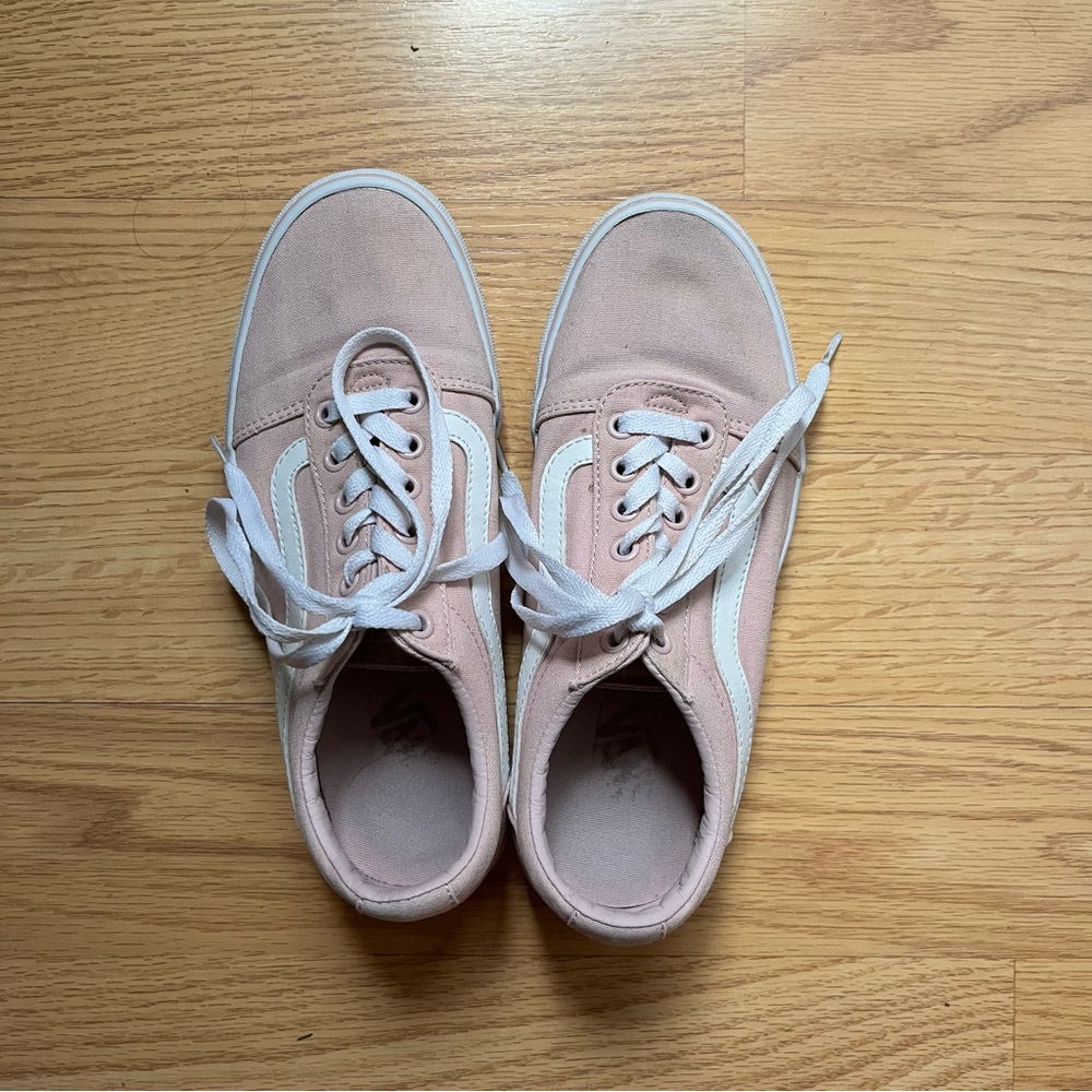 🎉HP🎉 Vans Women's Soft Pink and White Sneakers